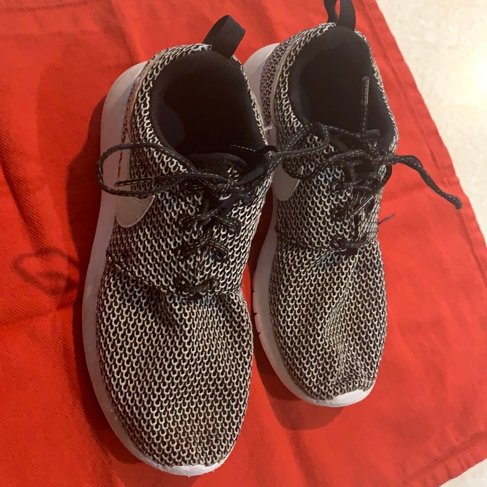 Nike size 4 girls running shoes